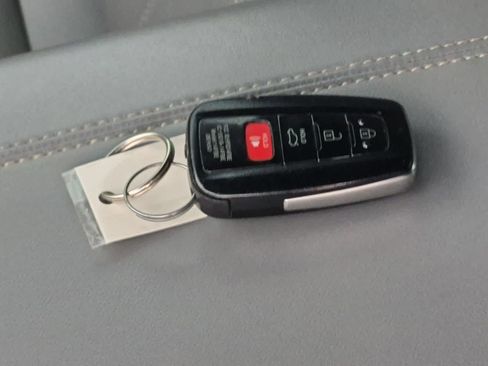 Used 2019 Toyota Avalon XLE w/ All Weather Liner Package FWD image 35