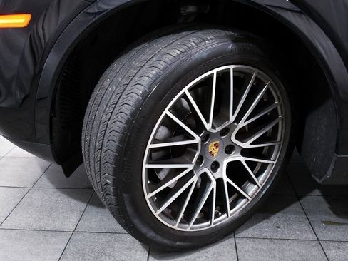 Used 2022 Porsche Cayenne Platinum Edition image 7