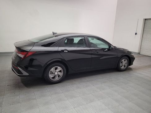 Used 2025 Hyundai Elantra SE FWD image 10