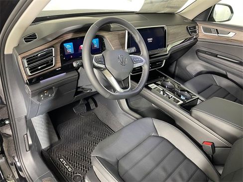 New 2026 Volkswagen Atlas SEL image 2