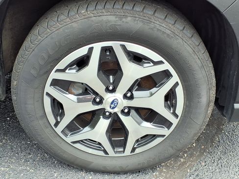 Used 2023 Subaru Forester Premium AWD/4WD image 18