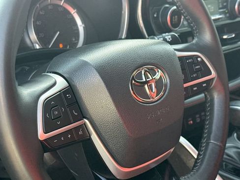 Used 2023 Toyota Highlander XSE AWD/4WD image 29