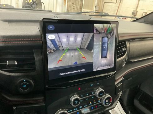 Used 2022 Ford Expedition Max Limited image 11