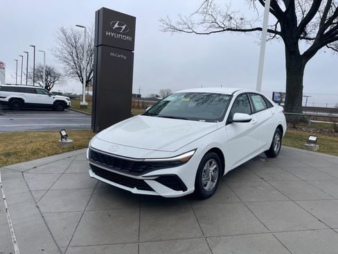 New 2026 Hyundai Elantra SE image 1