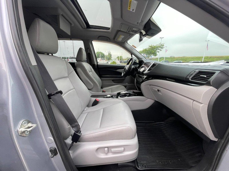 Used 2018 Honda Pilot Touring image 12
