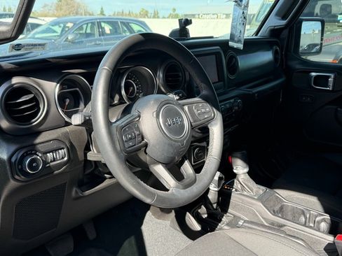 Used 2022 Jeep Wrangler Unlimited Sport image 2