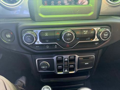 Certified 2020 Jeep Wrangler Unlimited Sahara AWD/4WD image 17