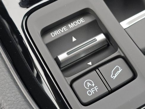 New 2025 Honda Pilot Touring image 9