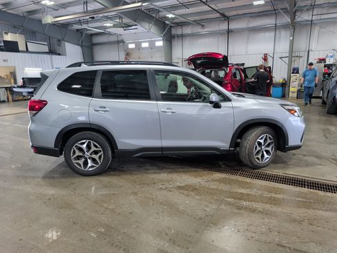 Used 2021 Subaru Forester Premium w/ Popular Package #1 image 2