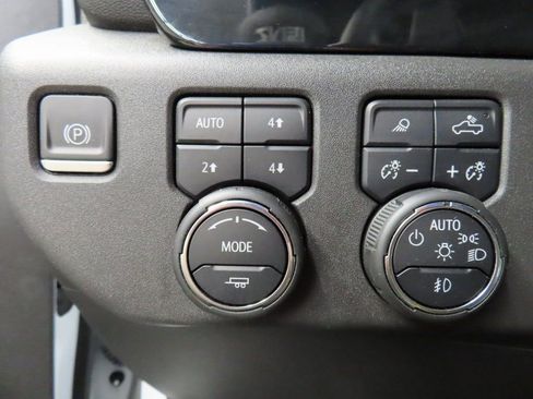 Used 2023 Chevrolet Silverado 1500 ZR2 image 57