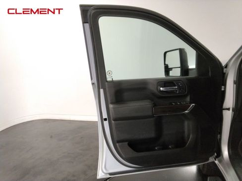Used 2022 GMC Sierra 2500 SLT w/ SLT Convenience Package image 22