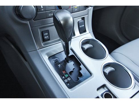Used 2013 Toyota Highlander SE FWD image 29