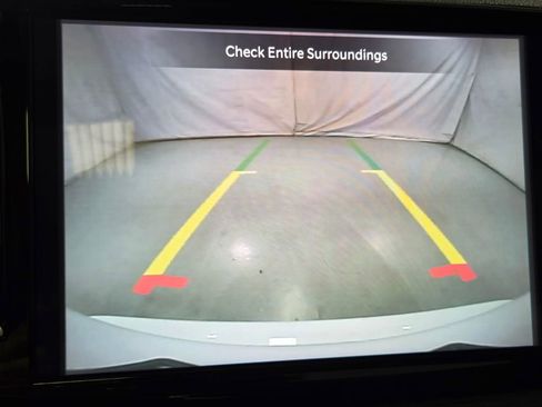 Certified 2025 Chrysler Pacifica Limited image 4