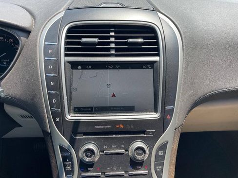 Used 2017 Lincoln MKX Select w/ Select Plus Package AWD/4WD image 18