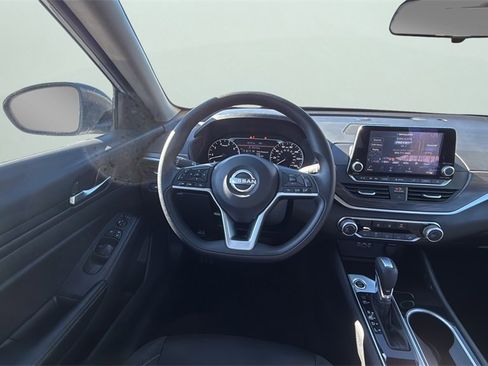 Used 2024 Nissan Altima 2.5 SV image 21