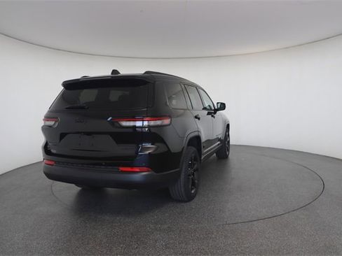 Used 2023 Jeep Grand Cherokee L Limited w/ Black Appearance Package image 17