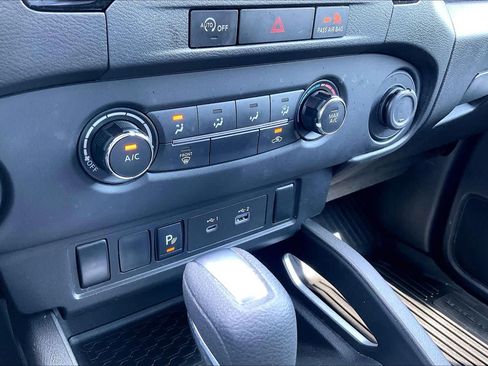 Used 2024 Nissan Frontier SV w/ Technology Package RWD image 35