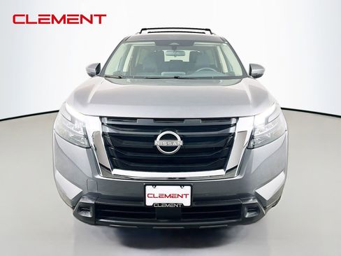 Used 2023 Nissan Pathfinder SV FWD image 3
