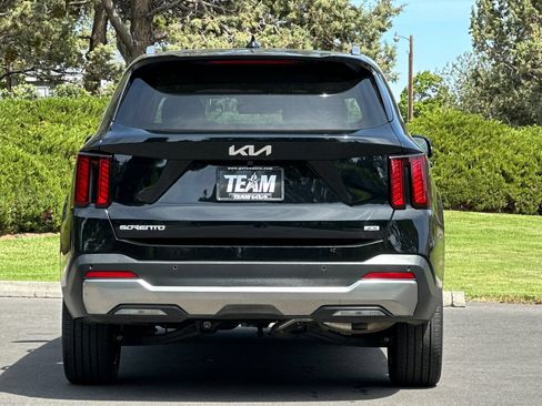 Used 2025 Kia Sorento EX w/ Panoramic Sunroof Package AWD/4WD image 5