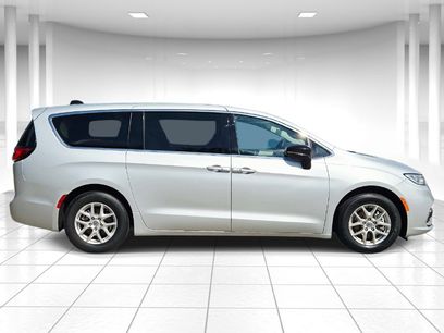 Certified 2024 Chrysler Pacifica Touring-L