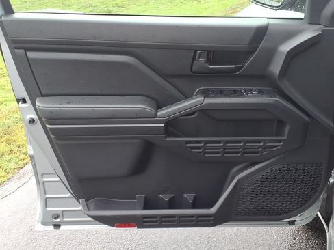 Certified 2025 Toyota Tacoma SR AWD/4WD image 6