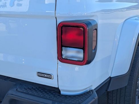 Used 2023 Jeep Gladiator Overland image 4