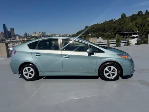 Used 2014 Toyota Prius Two FWD image 2