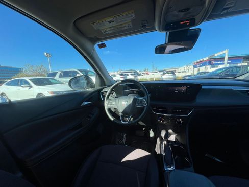 Used 2025 Buick Encore GX Preferred FWD image 34