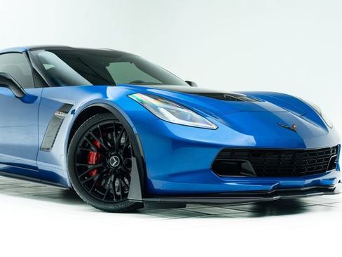 Used 2015 Chevrolet Corvette Z06 w/ 3LZ Preferred Equipment Group RWD image 4