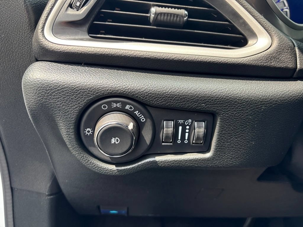 Used 2026 Chrysler Pacifica Select FWD image 22