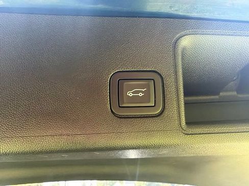 Used 2022 GMC Terrain SLT AWD/4WD image 18