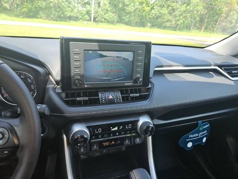Used 2020 Toyota RAV4 XLE Premium AWD/4WD image 19