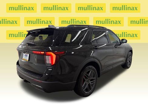 New 2026 Ford Explorer ST-Line w/ ST-Line Street Pack RWD image 3
