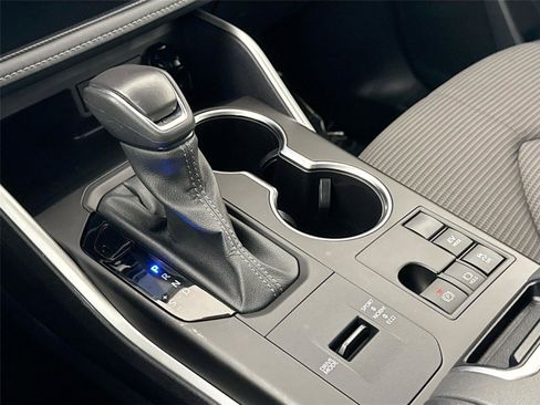 Used 2024 Toyota Highlander LE image 25