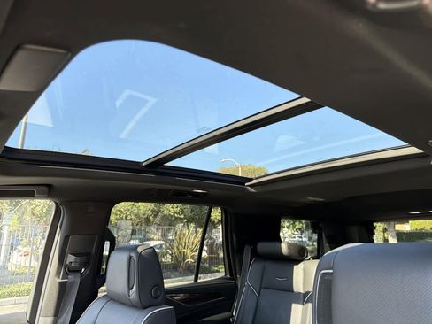 Used 2024 Cadillac Escalade Premium Luxury image 9