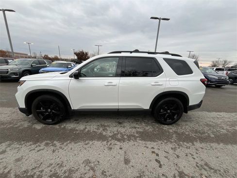 Used 2025 Honda Pilot Black Edition image 5