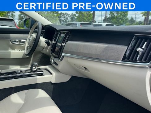 Certified 2025 Volvo V90 B6 Cross Country Plus AWD/4WD image 19