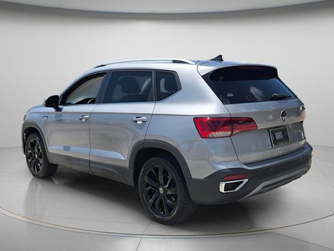 Certified 2023 Volkswagen Taos SE w/ Black Wheel Package FWD image 8