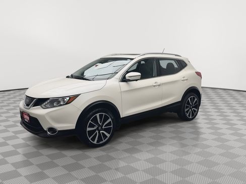 Used 2017 Nissan Rogue Sport SL w/ SL Premium Package image 32