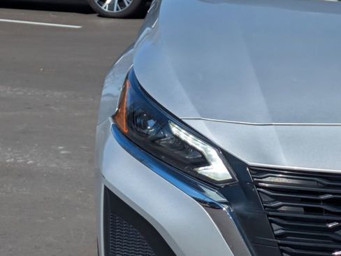 Used 2024 Nissan Altima 2.5 SV image 10