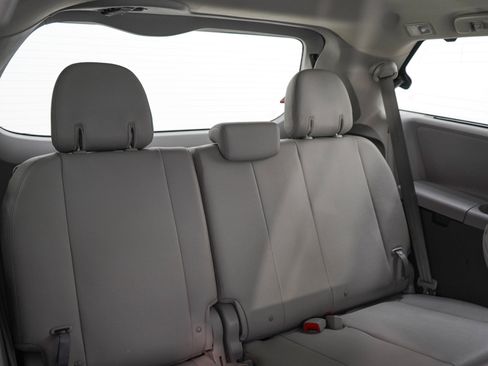 Used 2019 Toyota Sienna XLE w/ XLE Navigation Package AWD/4WD image 13