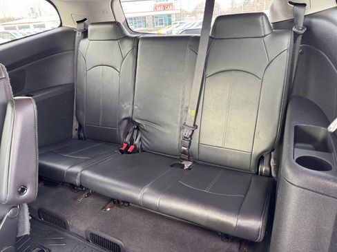 Used 2016 Chevrolet Traverse LT image 17