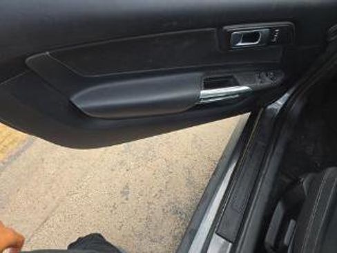 Used 2018 Ford Mustang Coupe RWD image 11