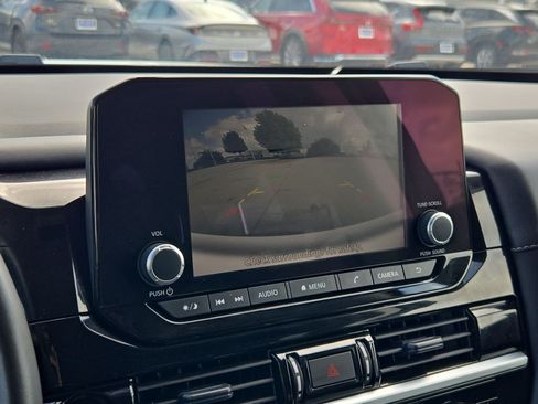 Used 2025 Nissan Pathfinder SV FWD image 24