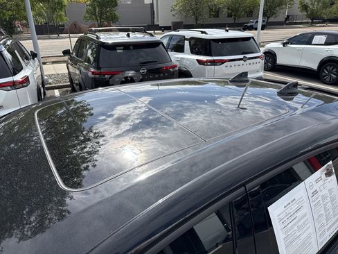 Certified 2024 Nissan Ariya AWD image 14