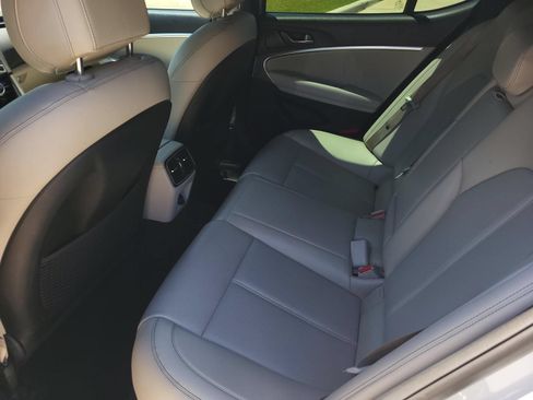 Used 2022 Genesis G70 2.0T RWD image 10