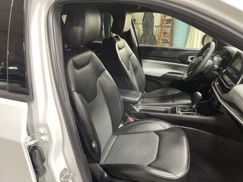 Certified 2024 Jeep Compass Latitude AWD/4WD image 23