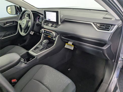 Used 2021 Toyota RAV4 XLE w/ Convenience Package image 20
