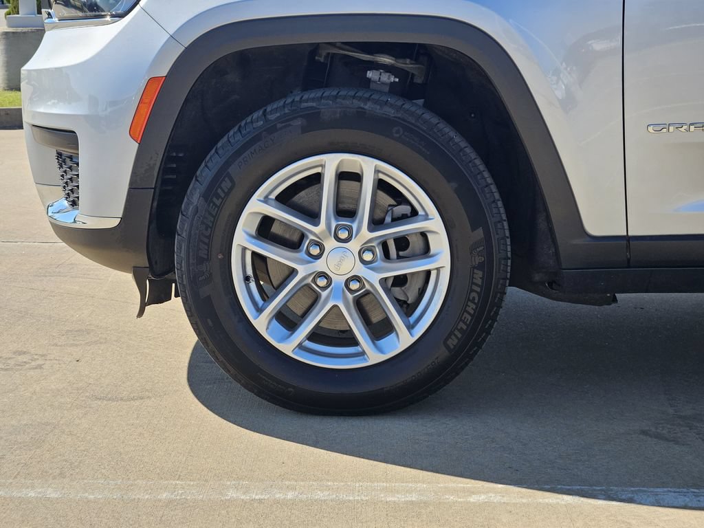 Used 2023 Jeep Grand Cherokee L Laredo AWD/4WD image 13