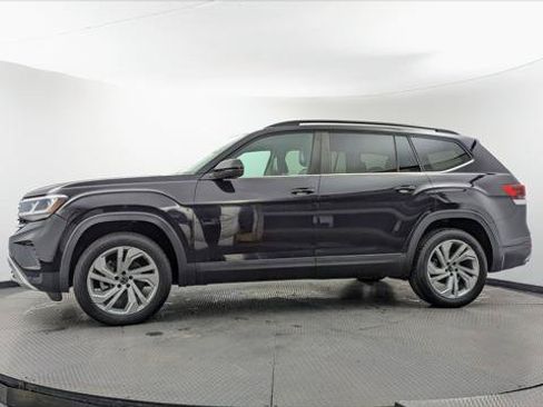 Used 2022 Volkswagen Atlas SE w/ Panoramic Sunroof Package FWD image 3